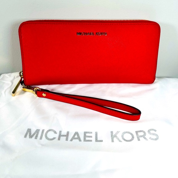 Michael Kors Handbags - MICHAEL KORS Jet Set Travel Continental Wallet